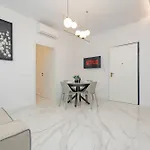 1Co4 - Duomo - Luxurious And Central -