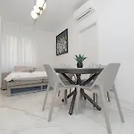 1Co4 - Duomo - Luxurious And Central -